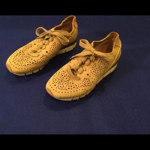 OTBT Khora Pierced Leather Tan Shoes-NEW